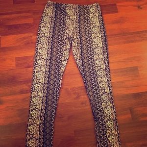 Black and white patterned leggings